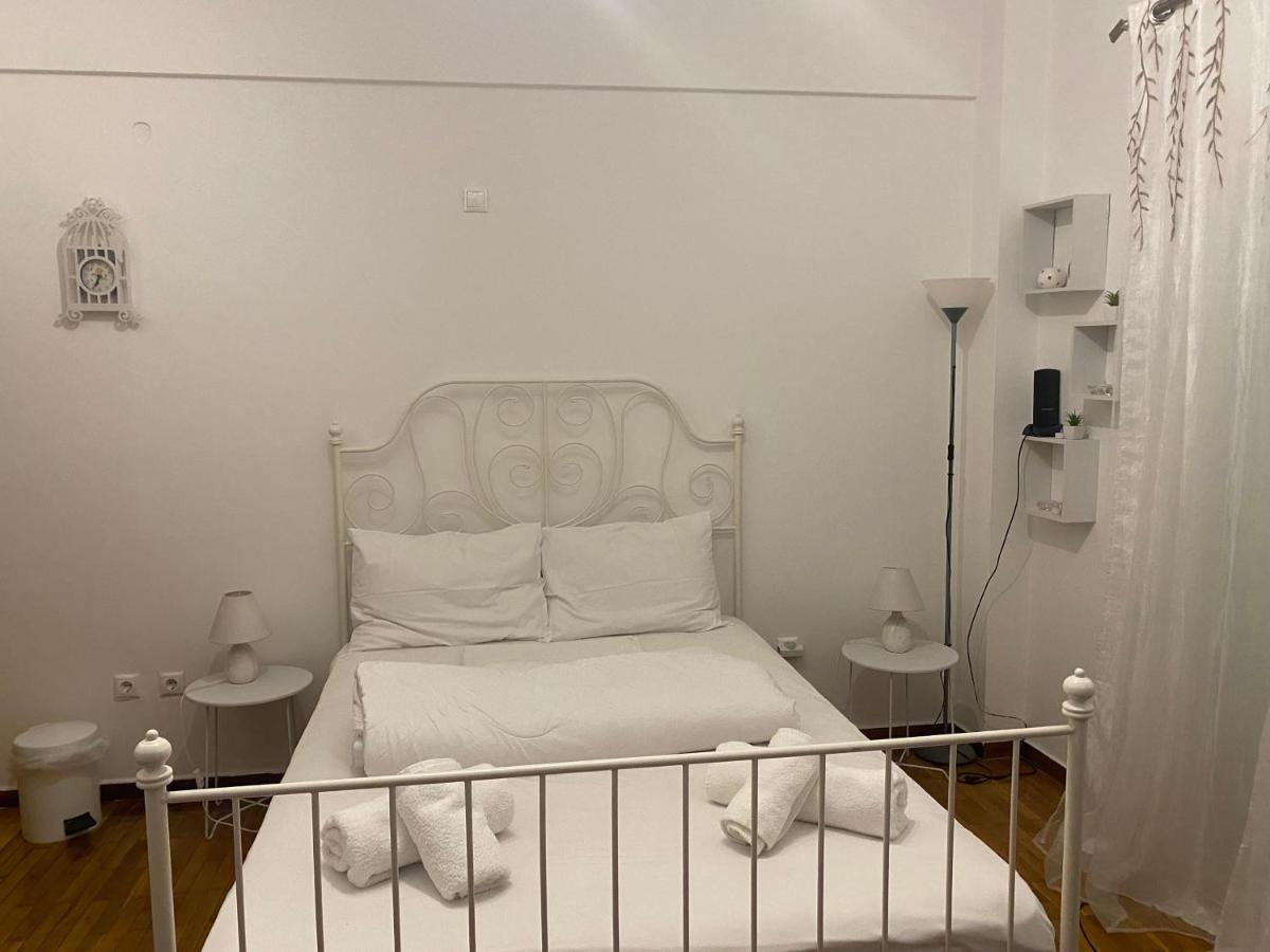 Modern, Ideally Located Studio Apartment Athens Exterior photo