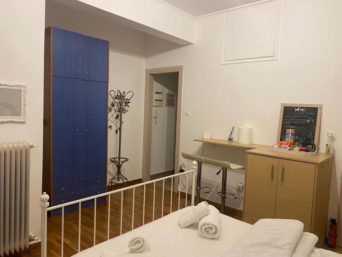 Modern, Ideally Located Studio Apartment Athens Exterior photo