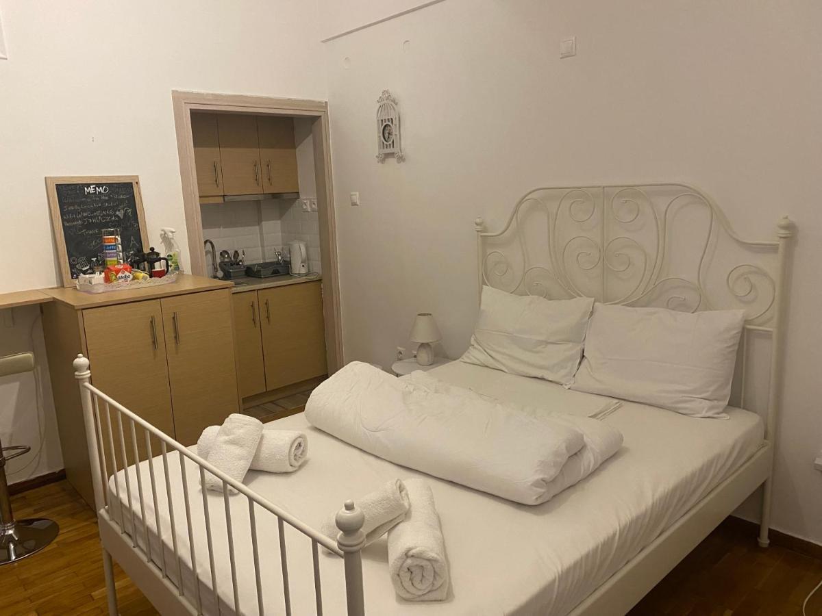 Modern, Ideally Located Studio Apartment Athens Exterior photo