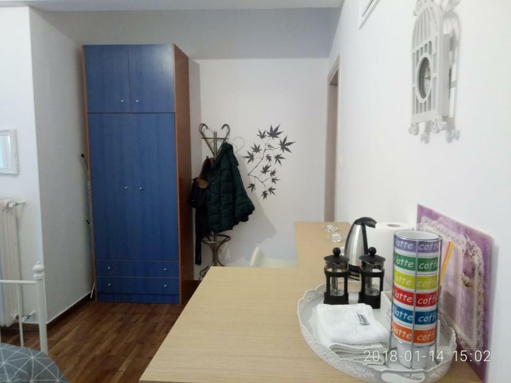 Modern, Ideally Located Studio Apartment Athens Exterior photo
