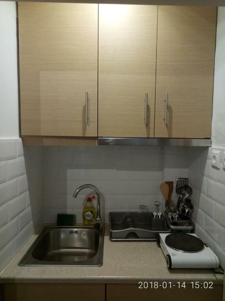 Modern, Ideally Located Studio Apartment Athens Exterior photo